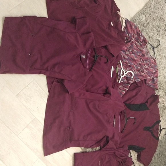 Scrub bundle 8 sets - Picture 2 of 10